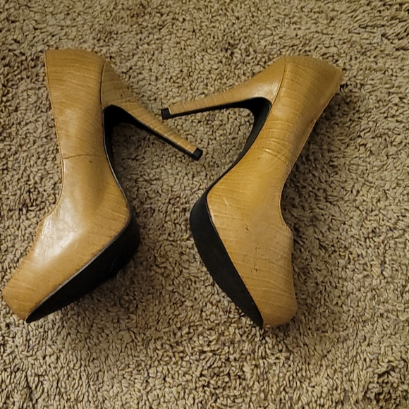 Shoes - Picture 3 of 3